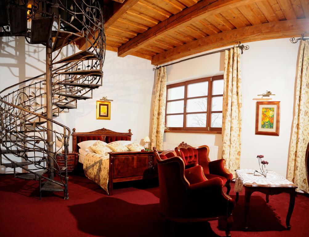 Folwark Stara Winiarnia Hotel Mszana Dolna Quarto foto
