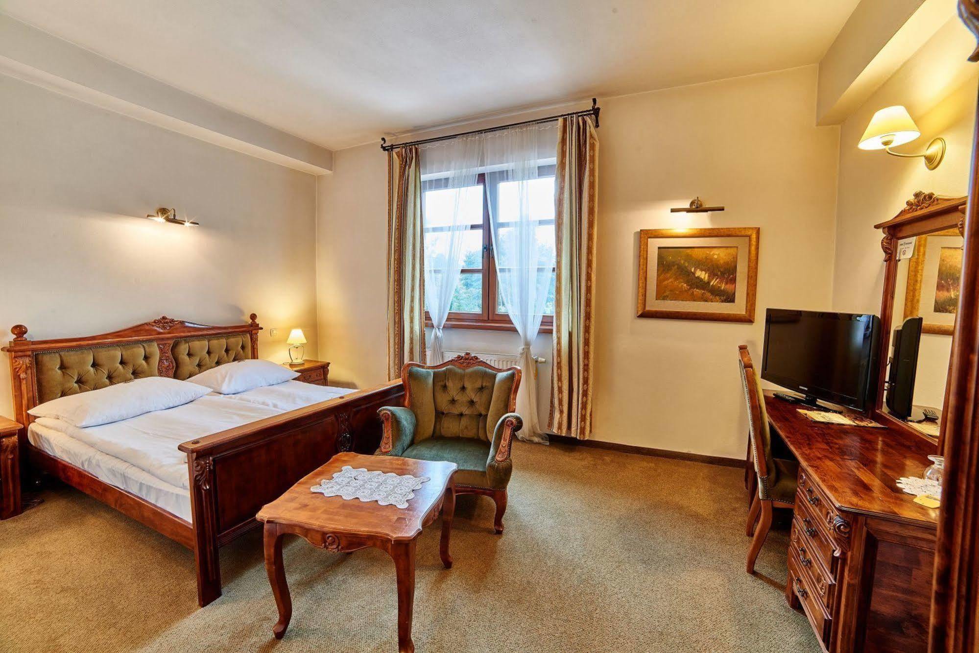 Folwark Stara Winiarnia Hotel Mszana Dolna Exterior foto