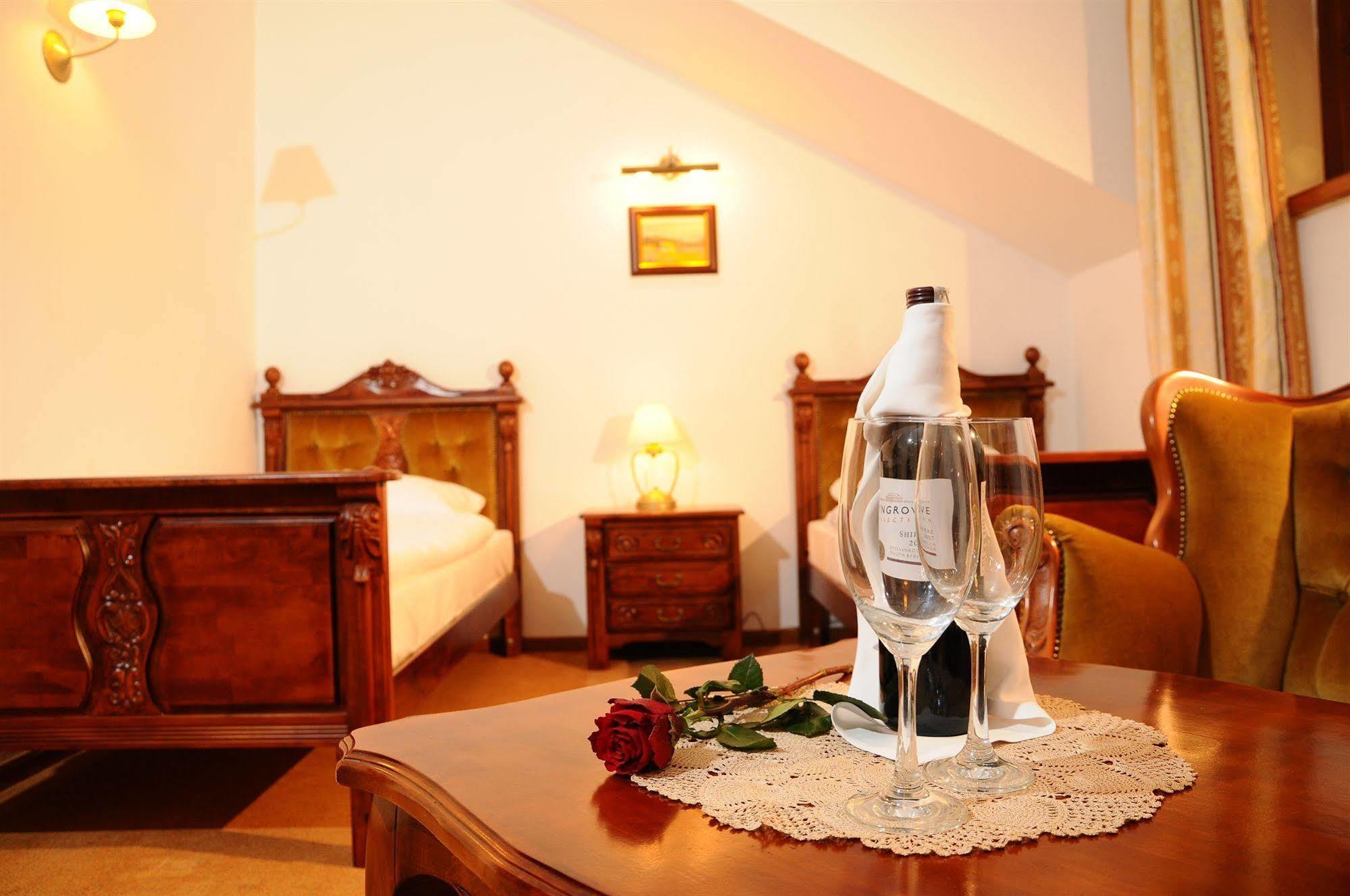 Folwark Stara Winiarnia Hotel Mszana Dolna Exterior foto